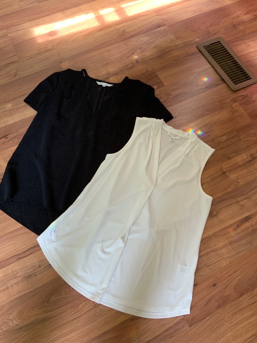 Black Trina Turk SS Top Medium & White Rio Rian Sleeveless Top Small Bundle